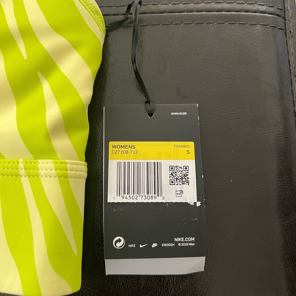 Nike Dri-FIT Swoosh Icon Clash - Picture 5 of 6